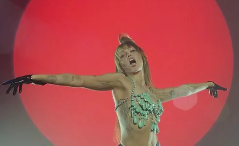 Miley Cyrus OnlyFans Leaked Free Thumbnail Picture - #SWDMUUaBuB
