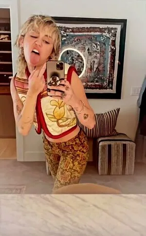 Miley Cyrus OnlyFans Leaked Free Thumbnail Picture - #WkDH2lfo02