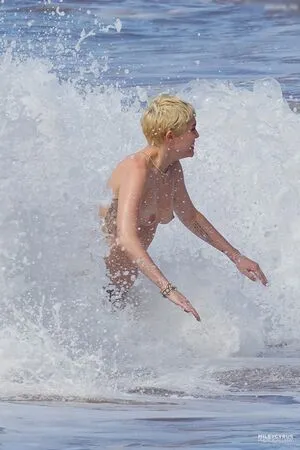 Miley Cyrus OnlyFans Leaked Free Thumbnail Picture - #Y0ittyzNcF