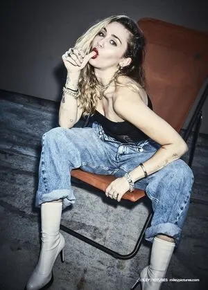 Miley Cyrus OnlyFans Leaked Free Thumbnail Picture - #bLRcLDcKCd