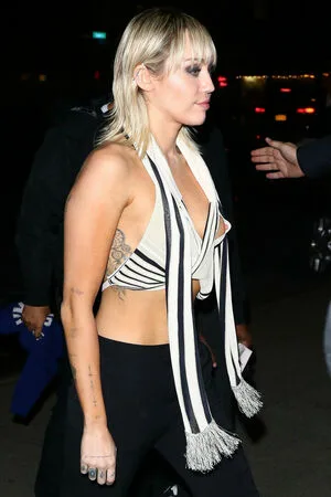 Miley Cyrus OnlyFans Leaked Free Thumbnail Picture - #eIRuDHC8Ro