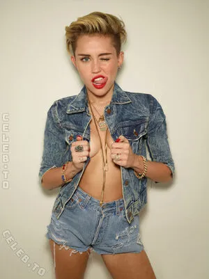 Miley Cyrus OnlyFans Leaked Free Thumbnail Picture - #ePICkOgCcx
