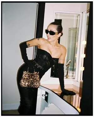 Miley Cyrus OnlyFans Leaked Free Thumbnail Picture - #jojp0PtF5V