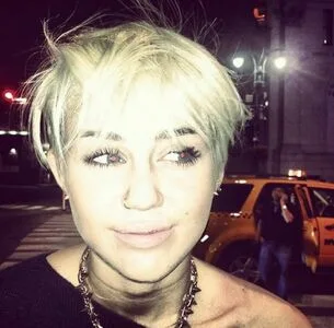 Miley Cyrus OnlyFans Leaked Free Thumbnail Picture - #kPuGiaB4OS
