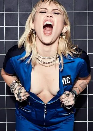 Miley Cyrus OnlyFans Leaked Free Thumbnail Picture - #v67bmbkUdc