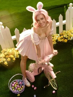Miley Cyrus OnlyFans Leaked Free Thumbnail Picture - #x2id8U9IPi
