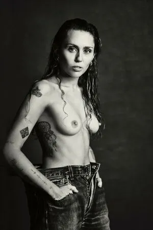 Miley Cyrus OnlyFans Leaked Free Thumbnail Picture - #yt2d1SSdfd