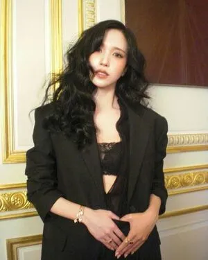 Mina Myoi Thumbnail Picture