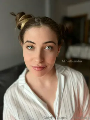 Minialejandra OnlyFans Leaked Free Thumbnail Picture - #2sF2APi3ky