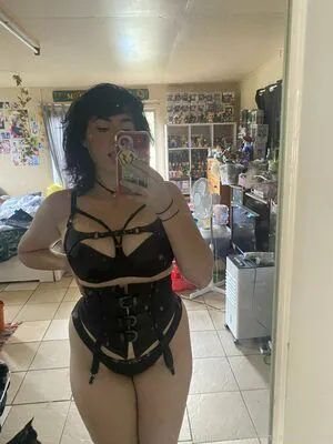 Minniealiencos Thumbnail Picture