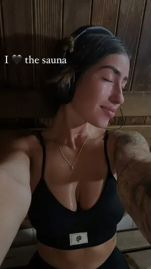 Miny Miranda Thumbnail Picture