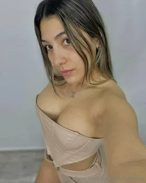 Mirandalatinaaa Thumbnail Picture