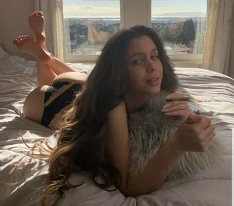 Miss Lorin Profile Thumbnail