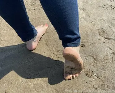 Miss Piggy Toes Thumbnail Picture