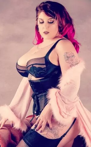 Miss Rhi Von Bee Thumbnail Picture