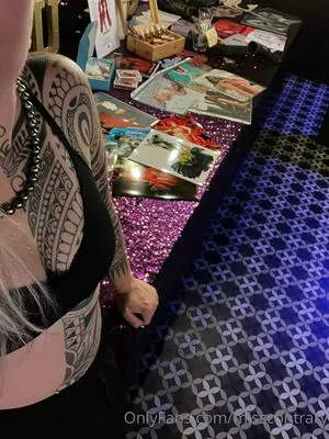 Misscontrary Thumbnail Picture