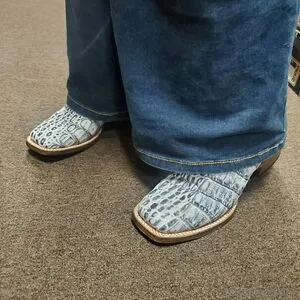 Missfeetstinkvip Thumbnail Picture