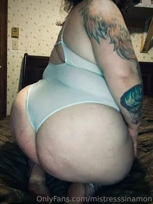 Mistress Sinnamon Thumbnail Picture