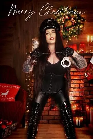 mistresskarino Profile Thumbnail
