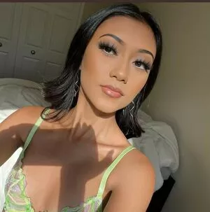 molineymao Profile Thumbnail