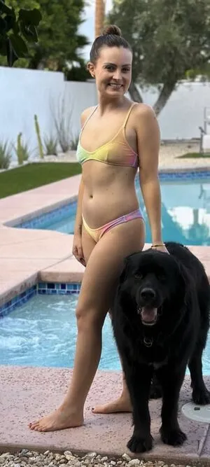 Molly Burke Thumbnail Picture