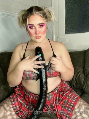 Molly Grey Thumbnail Picture