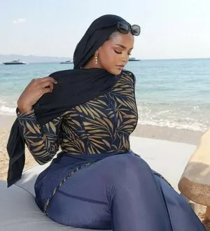 Mona Khalifa Thumbnail Picture
