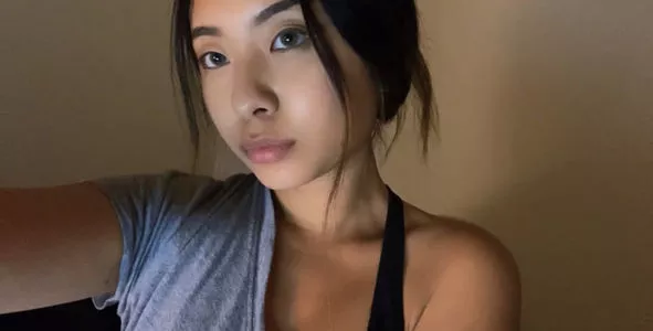Mona Lenaa Thumbnail Picture