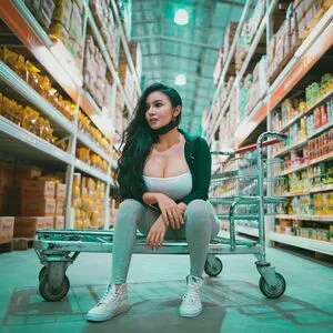 Monica Ardhea Thumbnail Picture