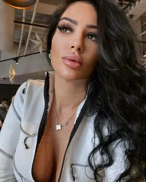 Monicasuarez Thumbnail Picture