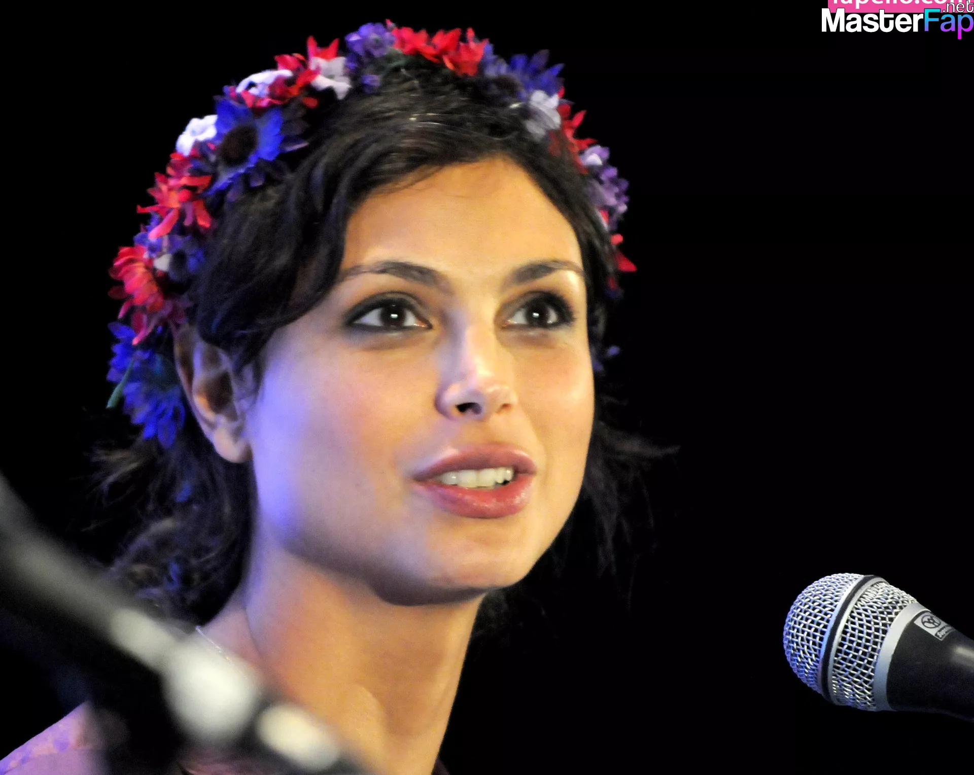 Naked morena baccarin