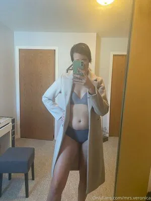 Mrs Veronica Thumbnail Picture