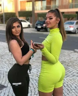 Mxelenaa Thumbnail Picture
