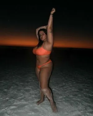 Myra Lynn Thumbnail Picture