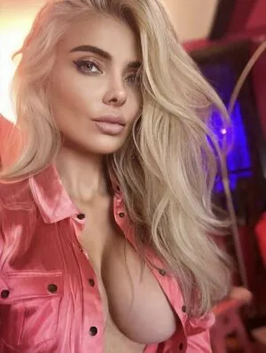 Myriam Klink Thumbnail Picture
