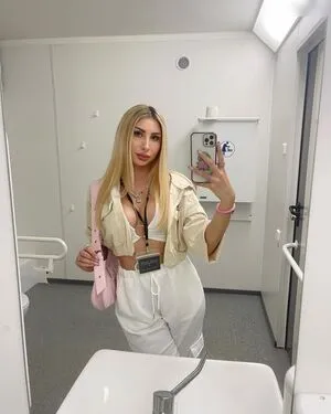 Nadine Theis Thumbnail Picture
