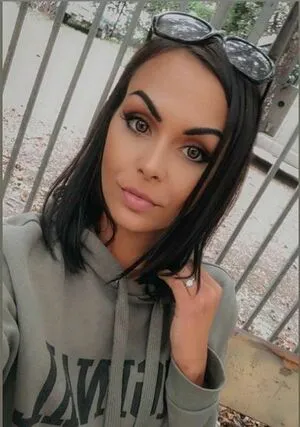 Nadinechase Thumbnail Picture