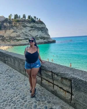 Naty Mari Thumbnail Picture