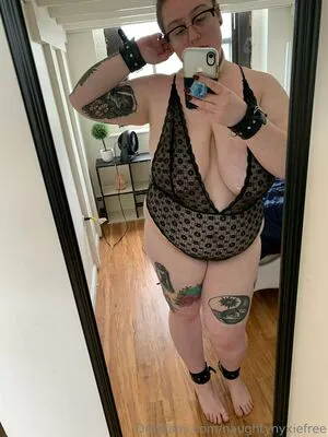 Naughtynyxiefree Thumbnail Picture
