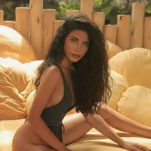 Negin Ghalavand Thumbnail Picture