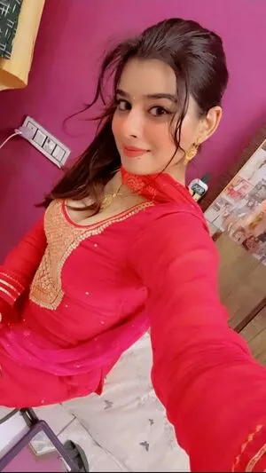 Neha Chauhan Thumbnail Picture