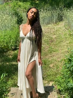 Nia Simone Thumbnail Picture