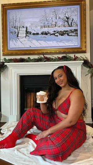 Nia Sioux Thumbnail Picture