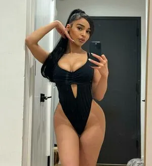 Nia Sultana Thumbnail Picture