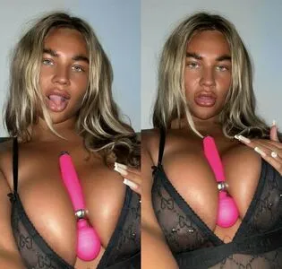 Nicole Barker Thumbnail Picture