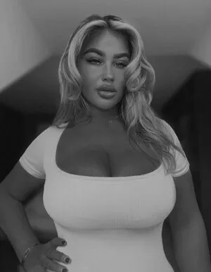 Nicole Barkerrr Thumbnail Picture