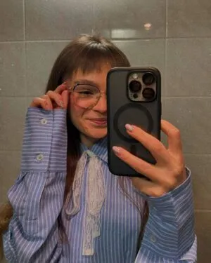 Nicole Czuj Thumbnail Picture