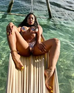 Nicole Lima Thumbnail Picture