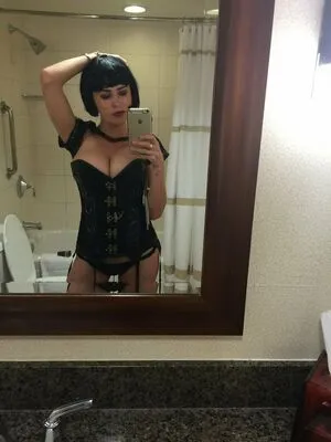 Nicolle Gironda Thumbnail Picture