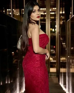 Nidhi Chaudhary Thumbnail Picture